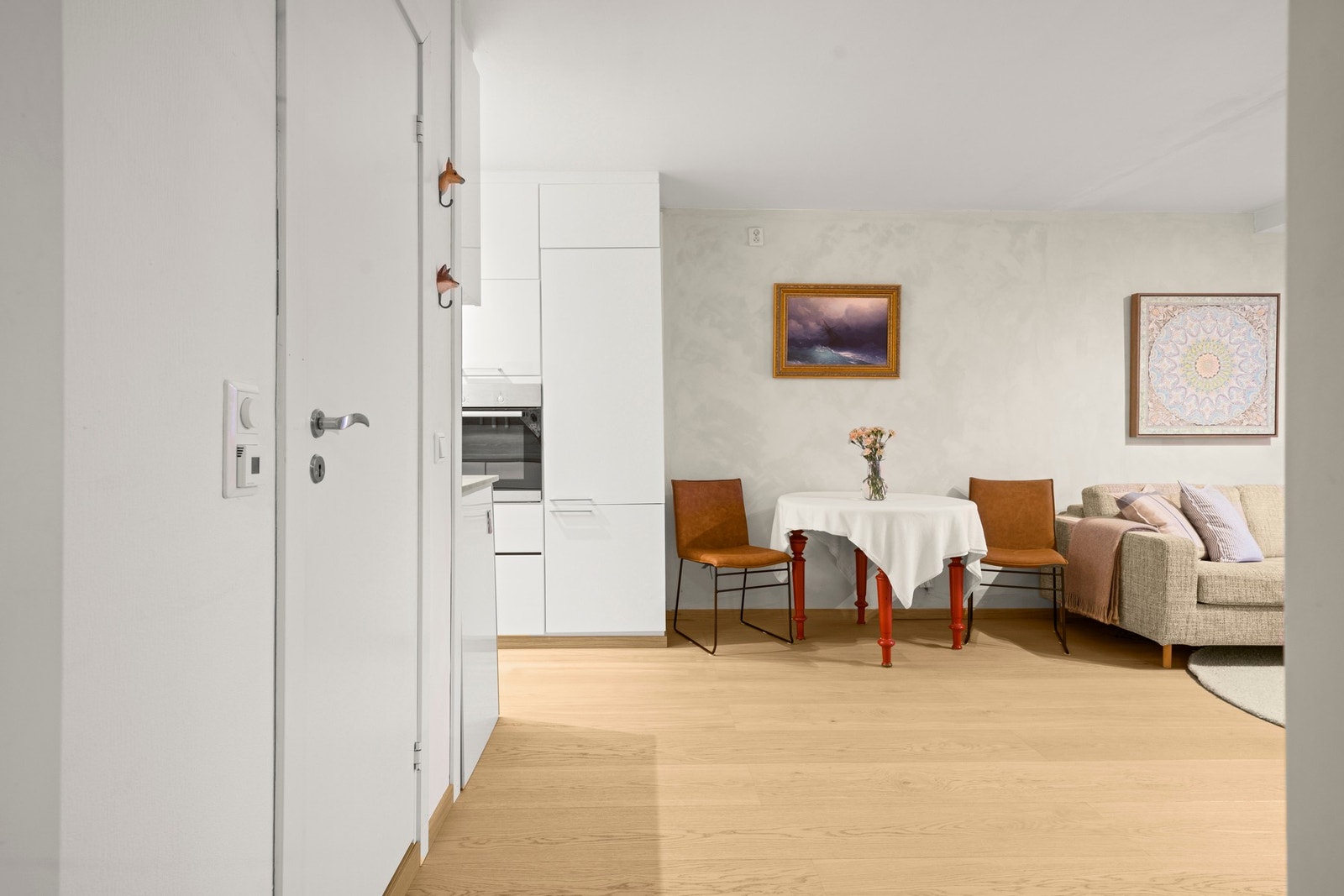 Adkomst til bad fra entrè Galleribilde