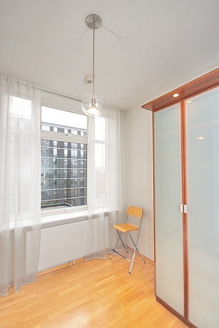 Garderobeskap medfølger Galleribilde