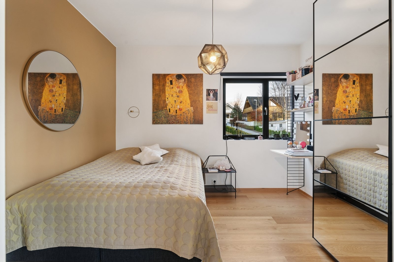 Boligen her 2 soverom i 1. etasje. Galleribilde