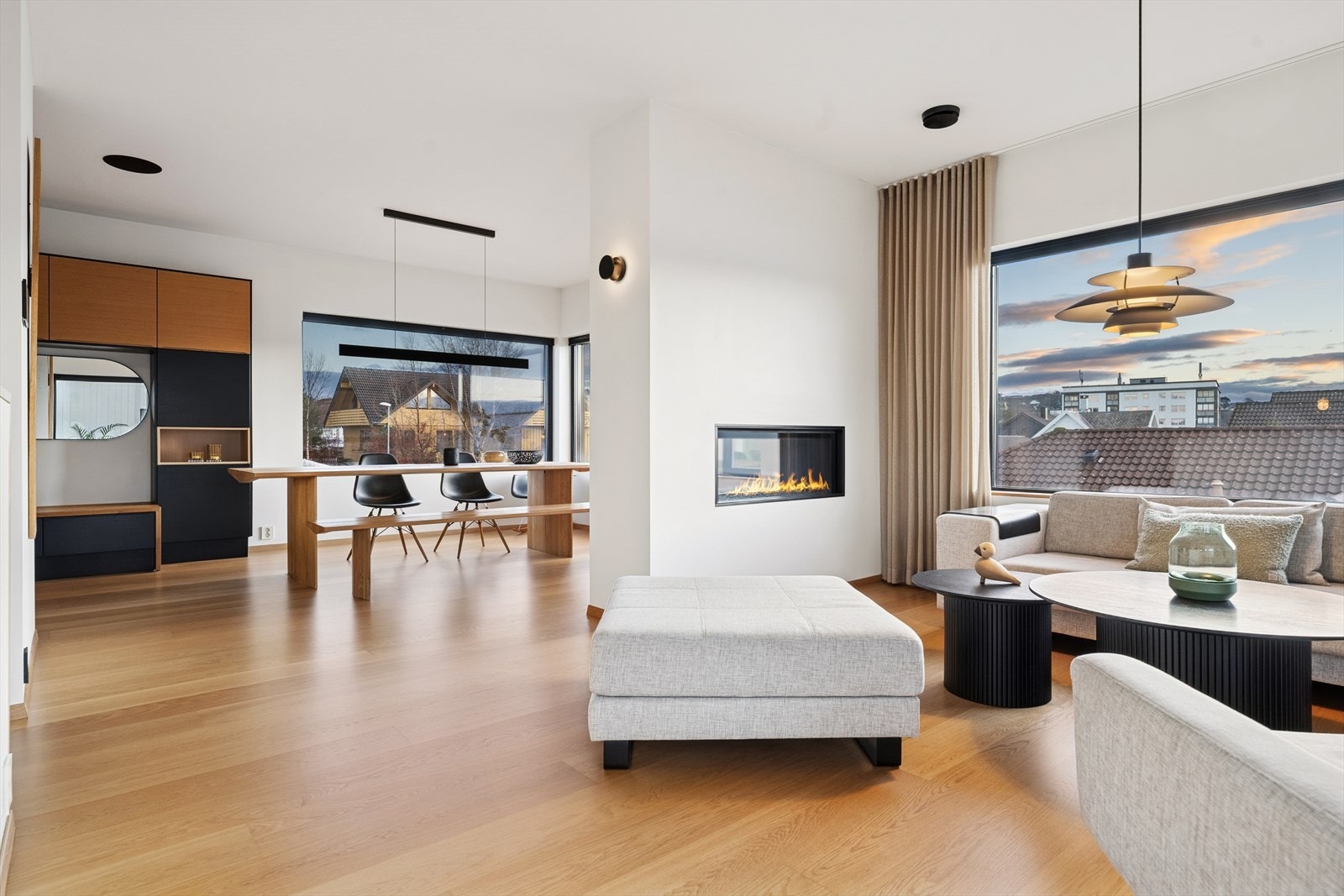 Gasspeis i stuen gir effektiv oppvarming og en koselig atmosfære. Galleribilde