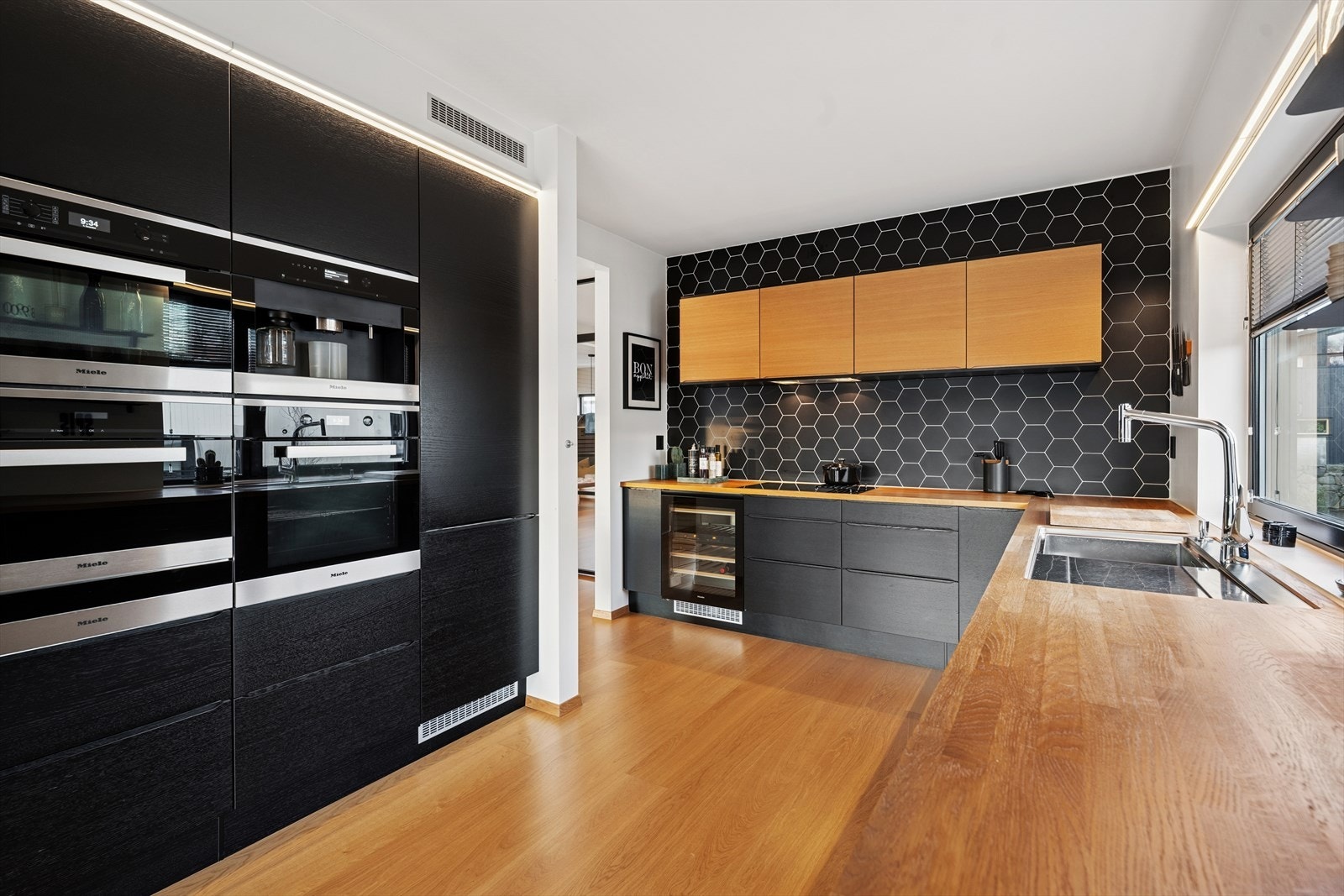 Integrerte hvitevarer gir et ryddig og funksjonelt kjøkken. Galleribilde