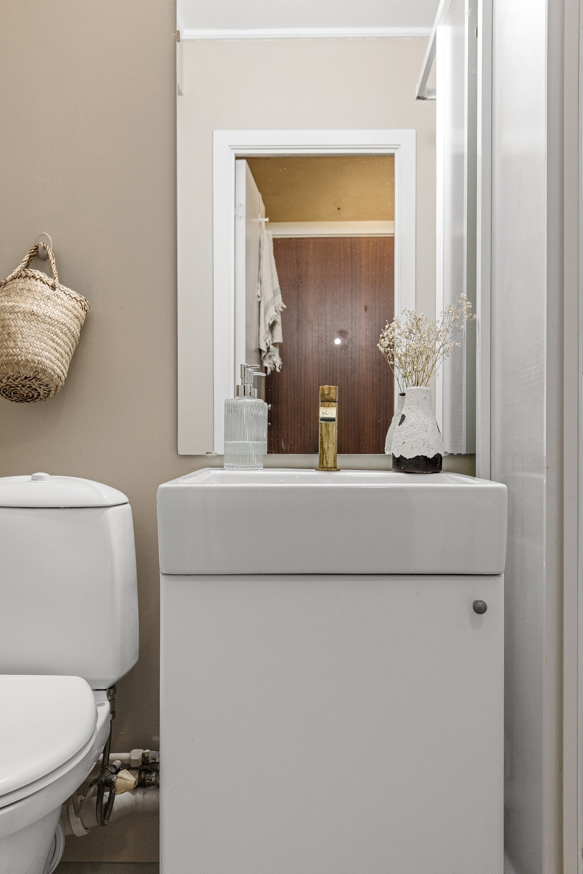 Nytt servantarmatur i messing. Galleribilde