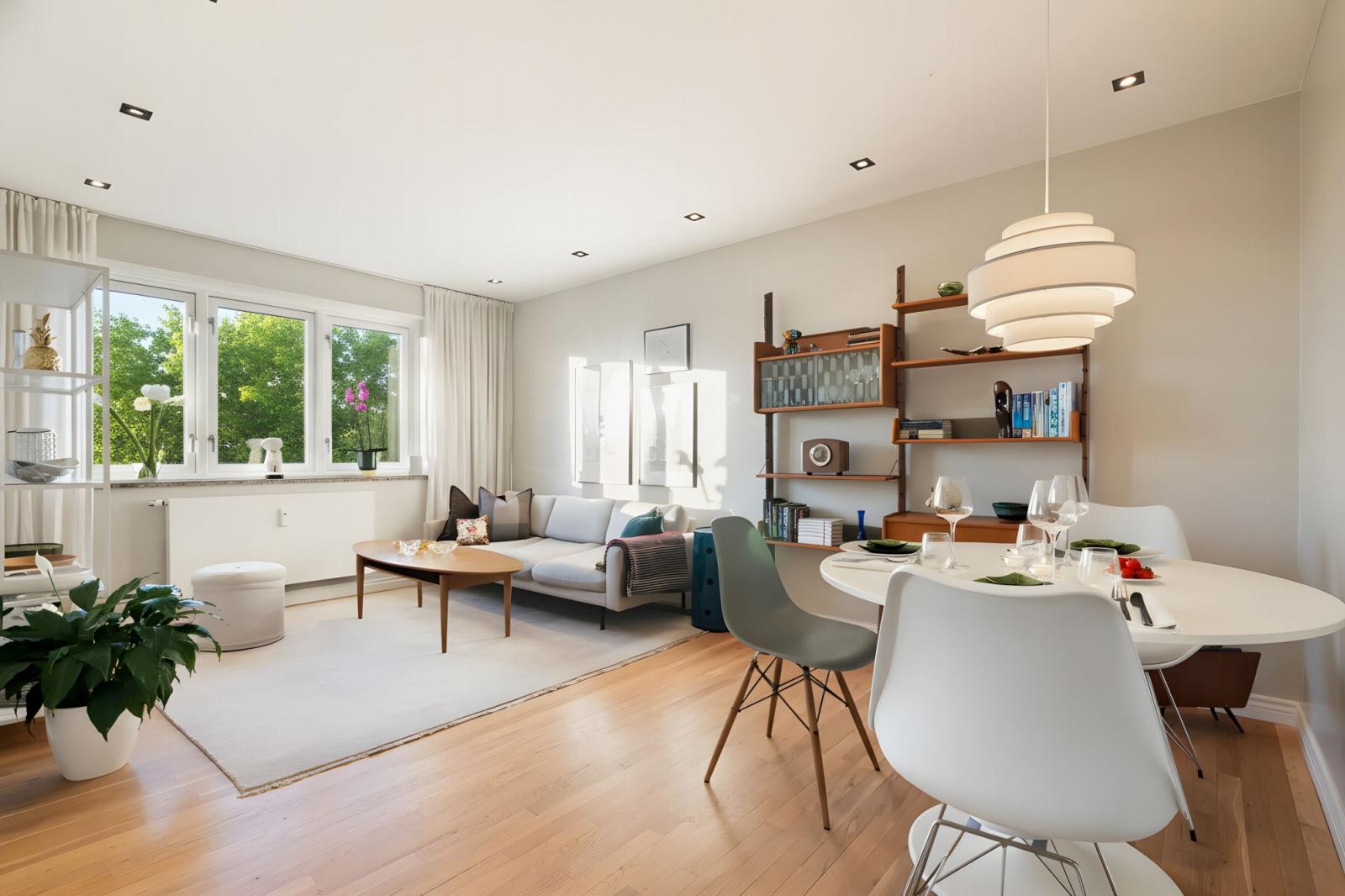 På sommerstid er det veldig frodig utenfor med flotte kastanjetær. Galleribilde