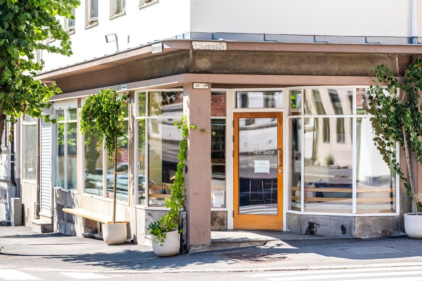 Like ved leiligheten finner du flere nye, trendy serveringssteder som f.eks. restaurranten "Hot shop" Galleribilde