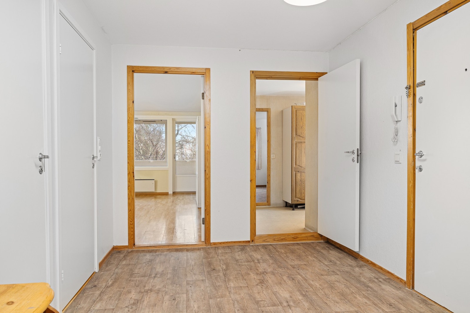 Gangen fungerer som boligens knutepunkt med videre adkomst til øvrige rom. Galleribilde