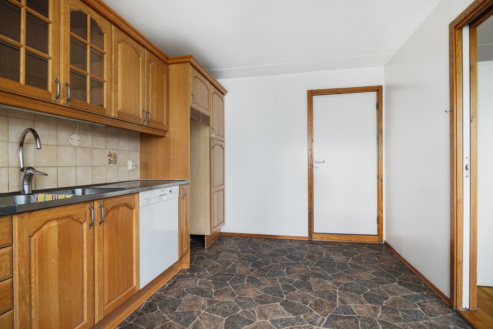 Kjøkken med god plass og mange muligheter. Galleribilde