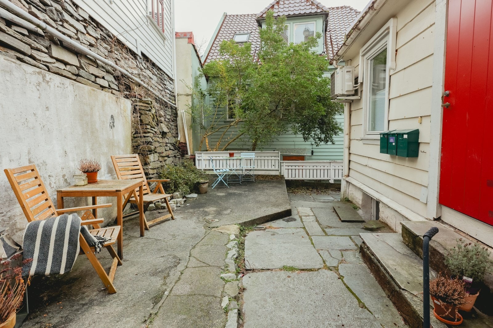 En sjarmerende to-roms selveierleilighet med flott beliggenhet, mye særpreg og gode kvaliteter Galleribilde