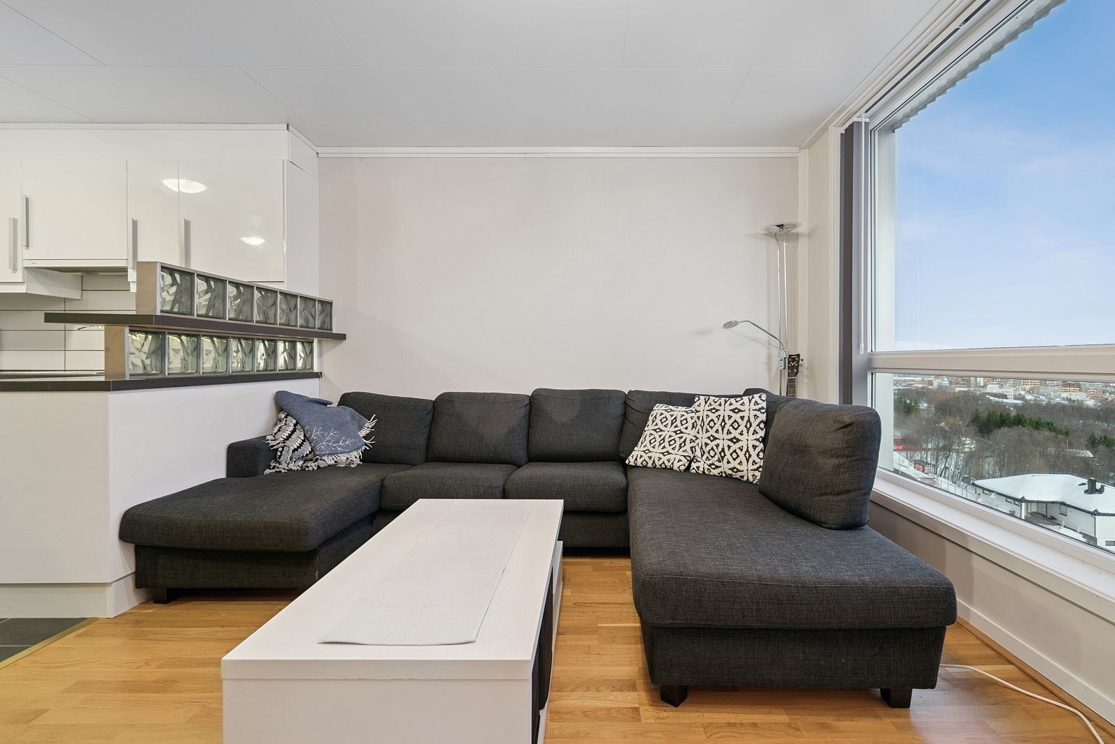 Velkommen til Rødhettestien 5 - med fantastisk utsikt over Tromsøysundet og mot fastlandet! Galleribilde