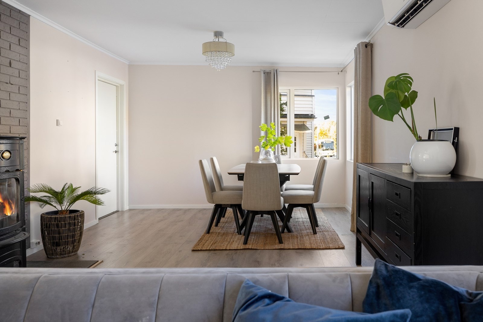 Spisestuen er plassert i tilknytning til kjøkkenet. Galleribilde