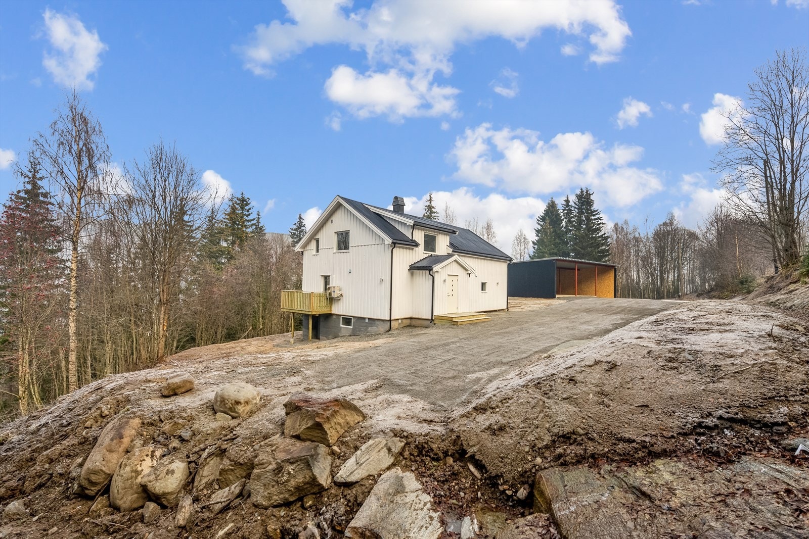 Boligen ligger landlig til. Galleribilde