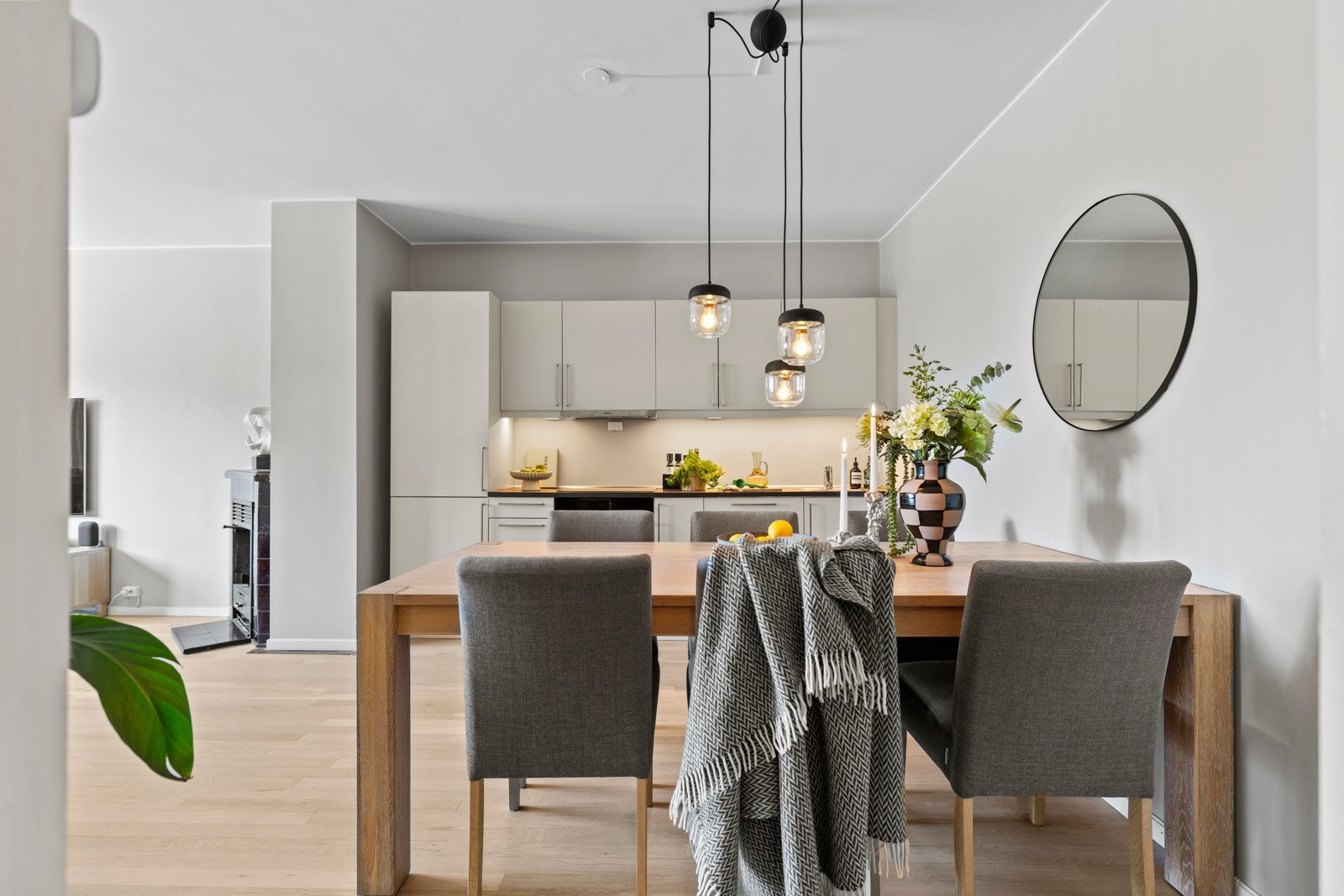 Leiligheten holder en moderne standard og fremstår som innflytningsklar. Galleribilde