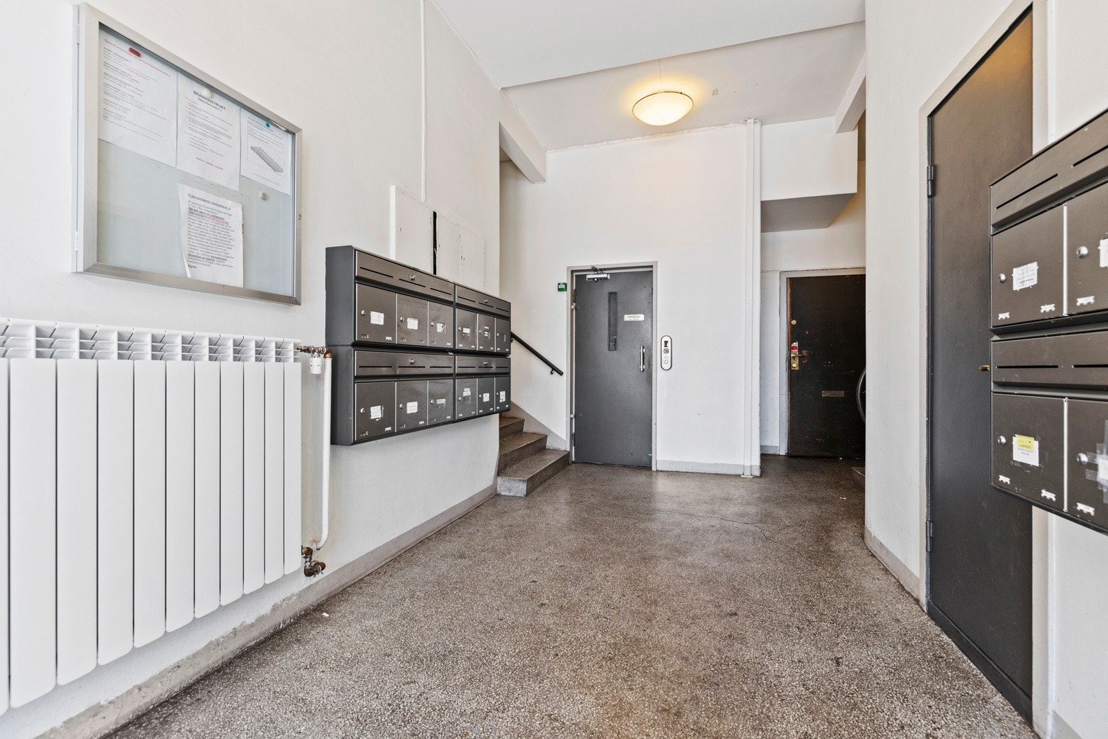 Enkel adkomst via heis til leiligheten som ligger i 2. etasje. Galleribilde