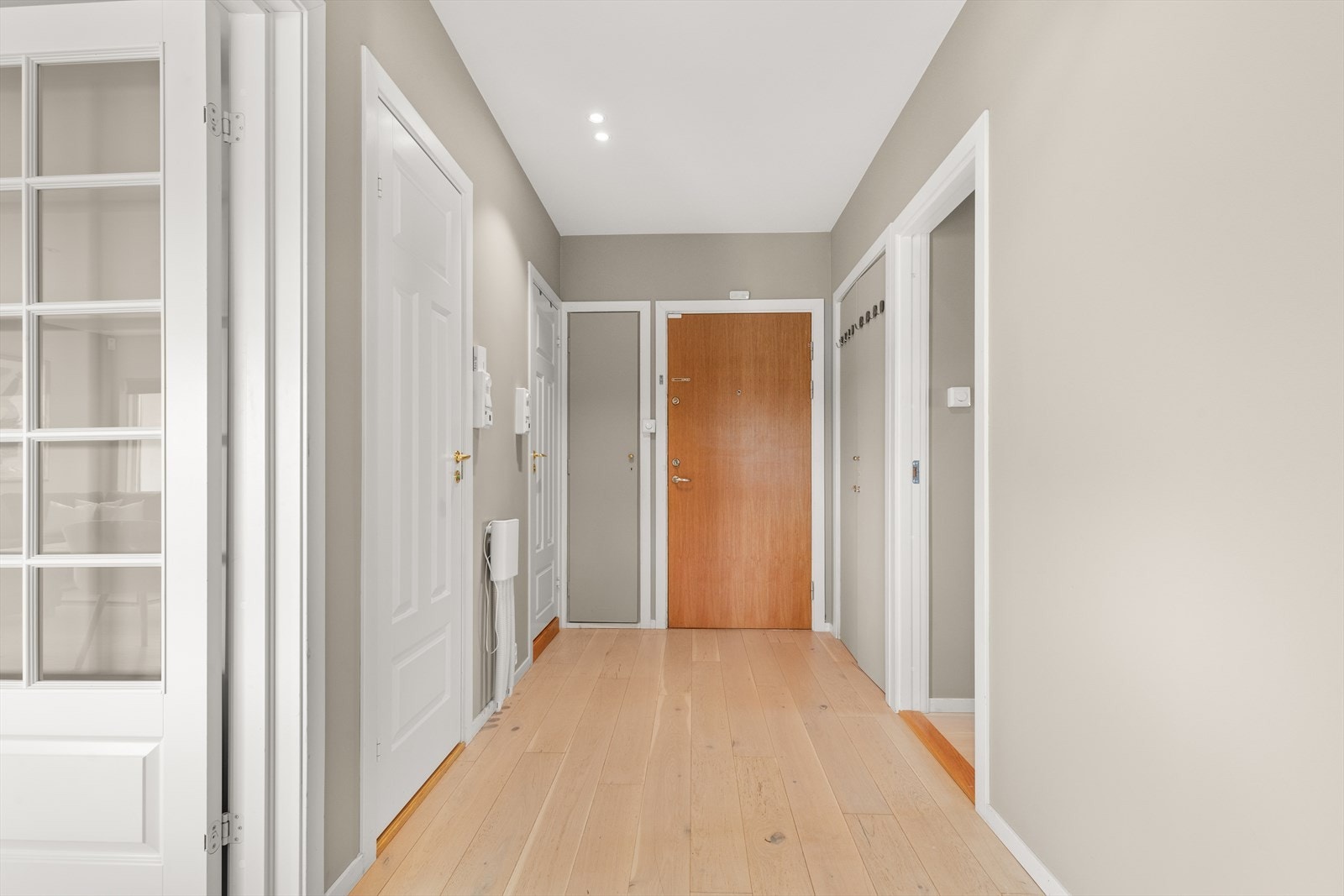 Entré forener bad, wc, to soverom, stue og kjøkken Galleribilde