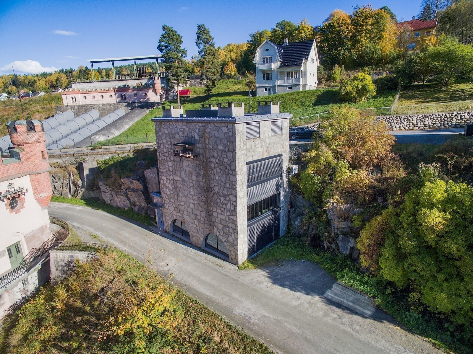 O.H. Holtas gate 22 Galleribilde