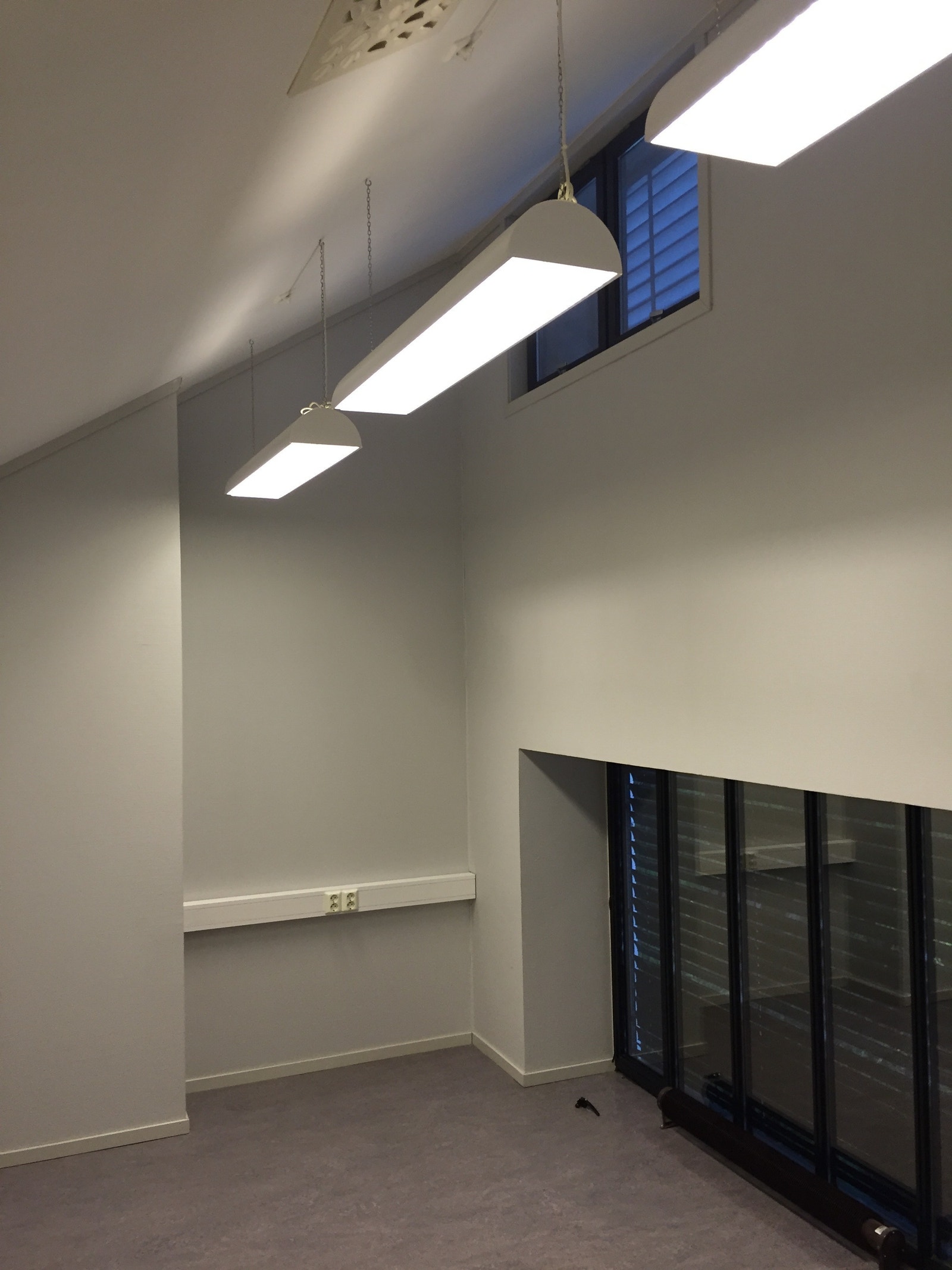 O.H. Holtas gate 22 Galleribilde