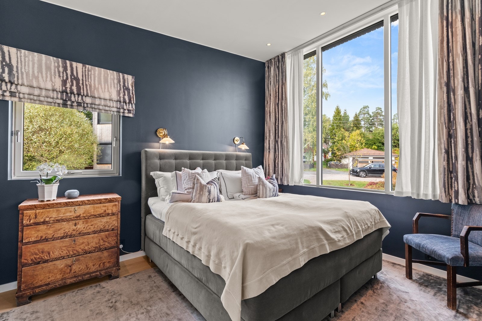 Hovedsoverom med god plass til dobbeltseng og romslig garderobe. Galleribilde