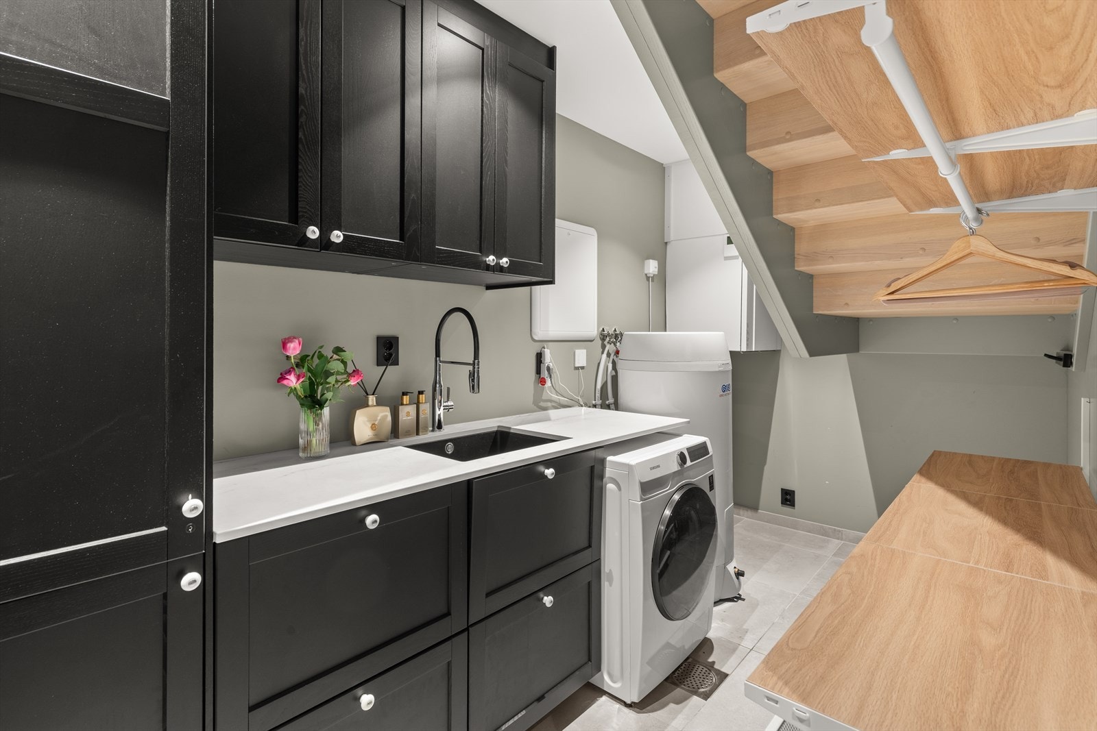 Vaskerom/bod i kjeller godkjent som bod/teknisk rom. Galleribilde