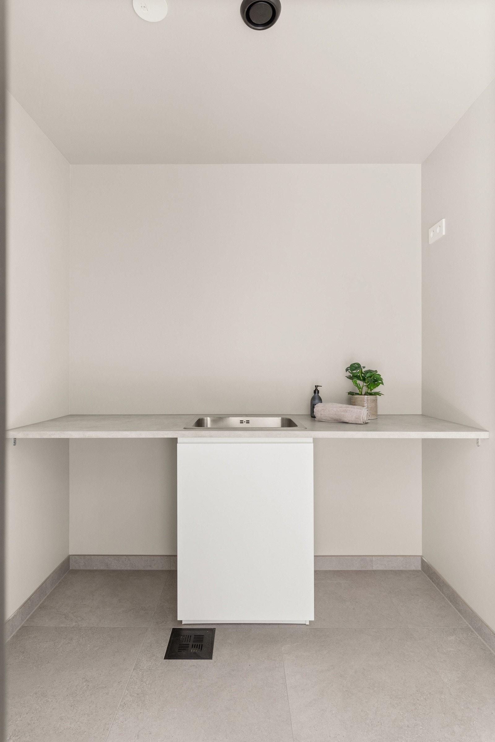 Praktisk vaskrom i underetasje Galleribilde