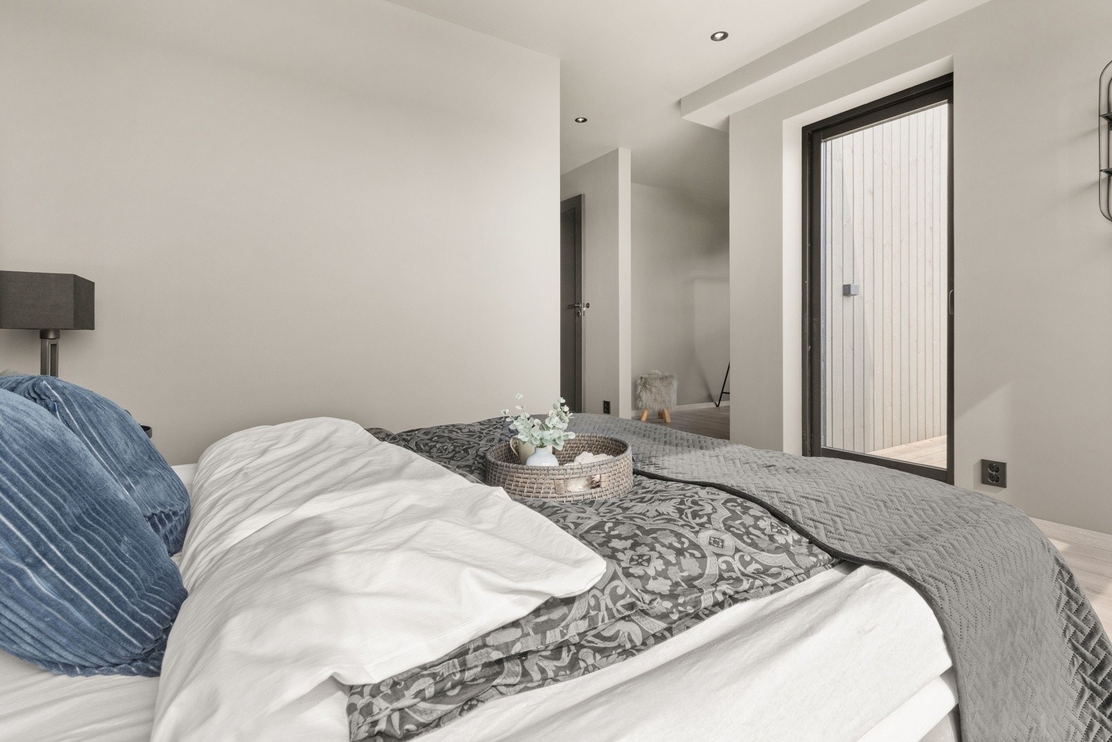 Master-suite med garderoberom og eget bad Galleribilde