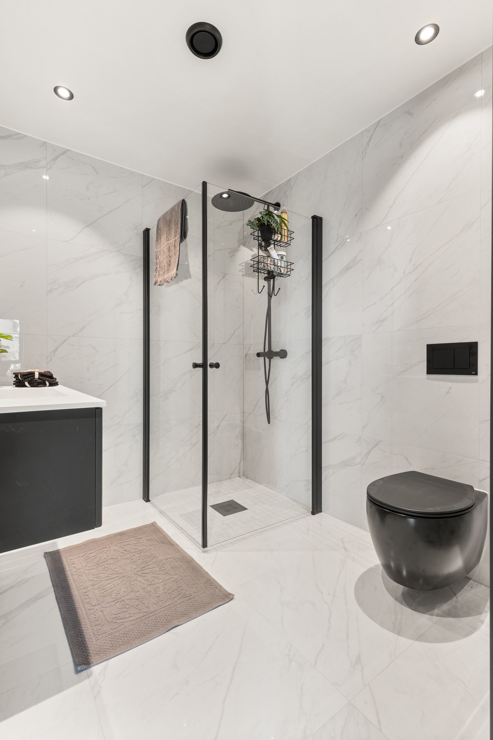 2. etasje er en privat avdeling med soverom og 2 bad Galleribilde