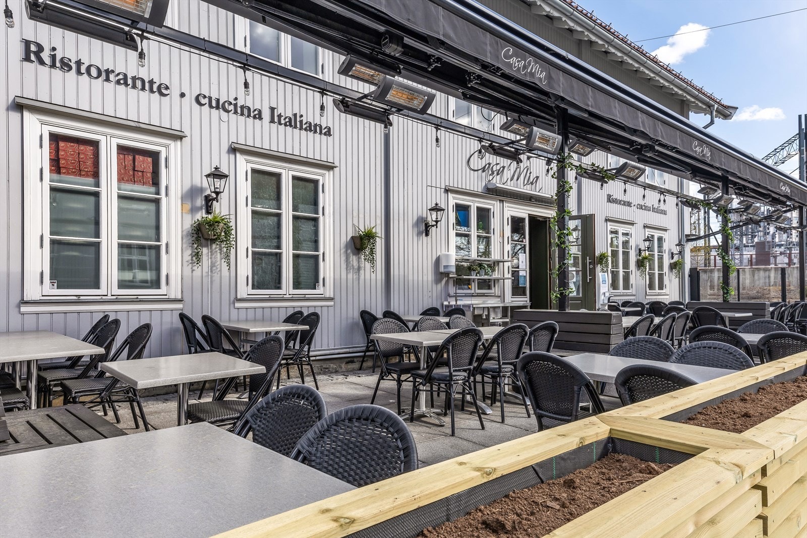 Leiligheten ligger sentralt og fint til i Lillestrøm Sentrum. Fra leiligheten er det gangavstand til matbutikker, shopping, kjøpesenter, kino, restauranter, cafeer, Lillestrøm jernbanestasjon og bussterminal for å nevne noe. Galleribilde