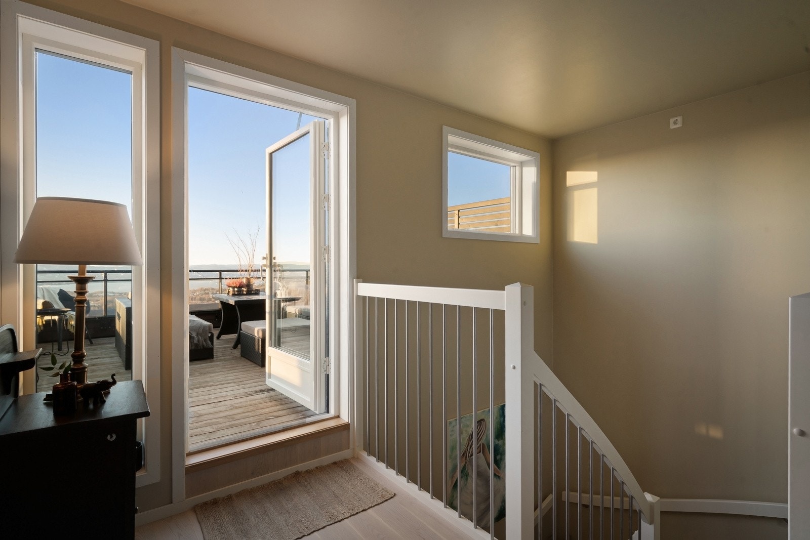 Utgang til stor takterrasse i 3. etasje. Galleribilde