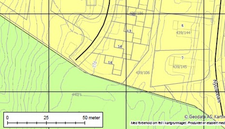 Det gjøres spesielt oppmerksom på at området ved siden av eiendommen er regulert til grøntområde. Galleribilde