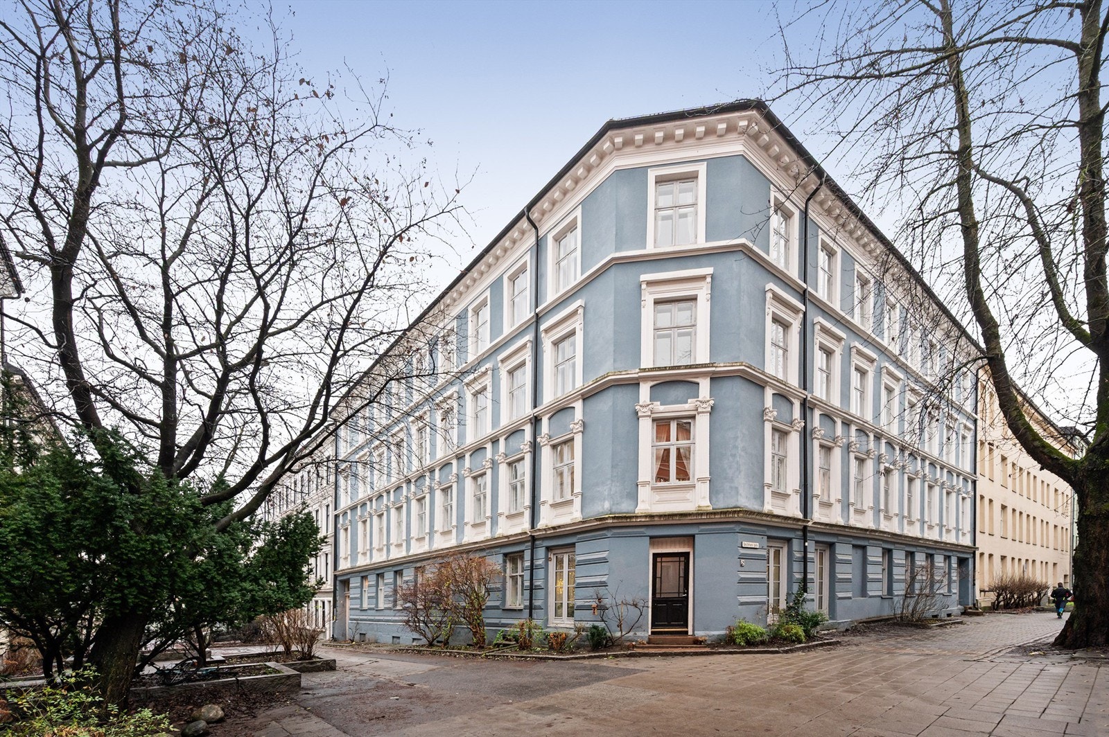 Her bor du med umiddelbar nærhet til alt av byens fasiliteter, samtidig som du kan nyte freden i en enveiskjørt gate. Galleribilde