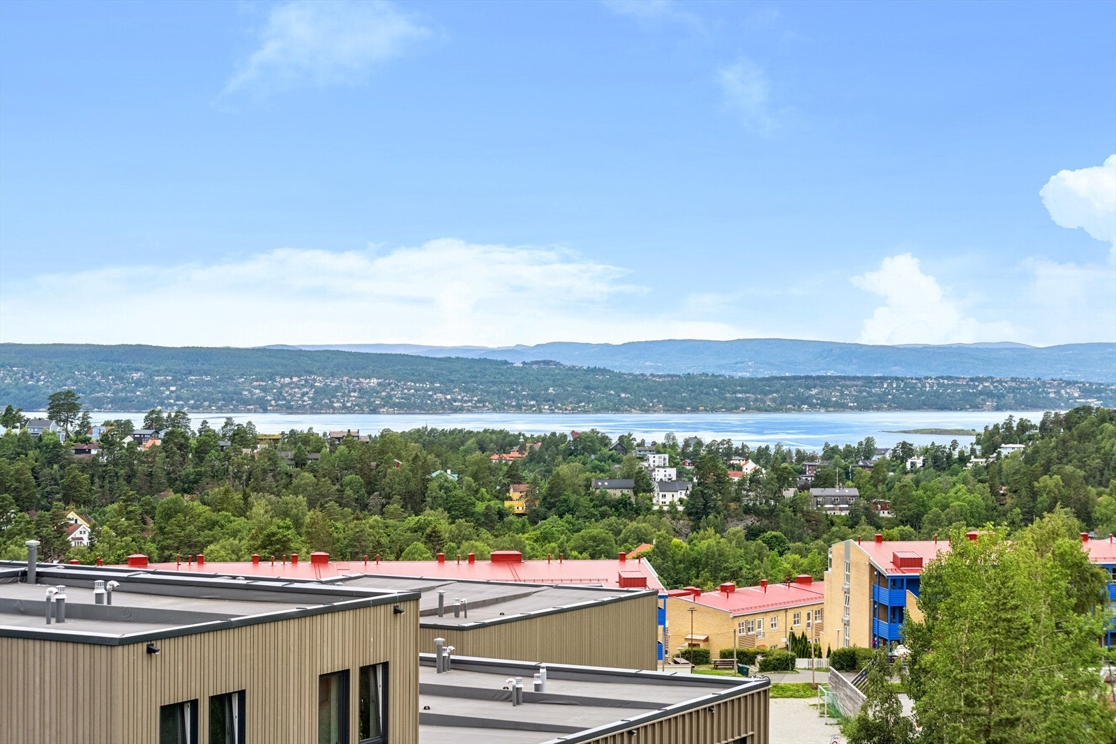 Fantastisk utsikt mot fjorden. Galleribilde