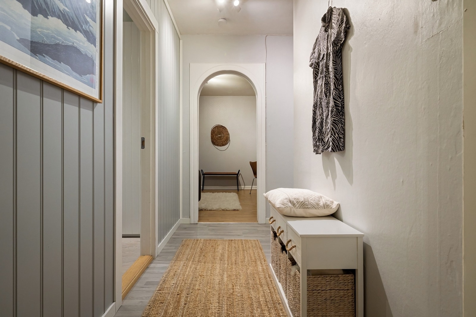 Leiligheten disponerer to eksterne boder, kjellerbod på 4 kvm og loftsbod på 10 kvm gulvareal Galleribilde