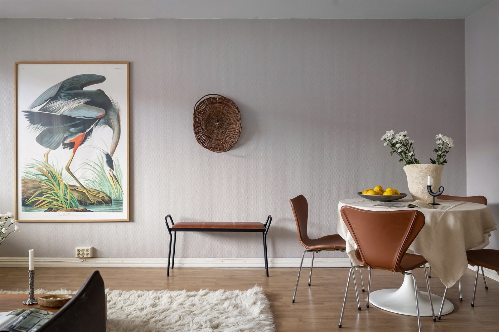 Rommet er romslig og har en veldimensjonert utforming hvor man med enkelthet kan innrede etter eget ønske og personlige stil Galleribilde