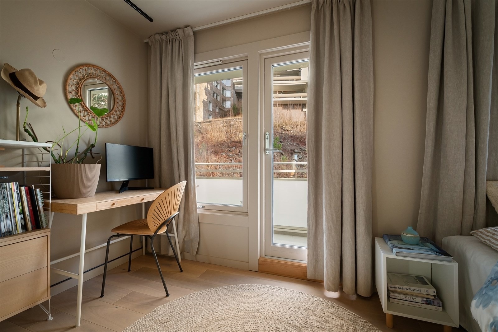 Utgang til veranda med morgensol Galleribilde