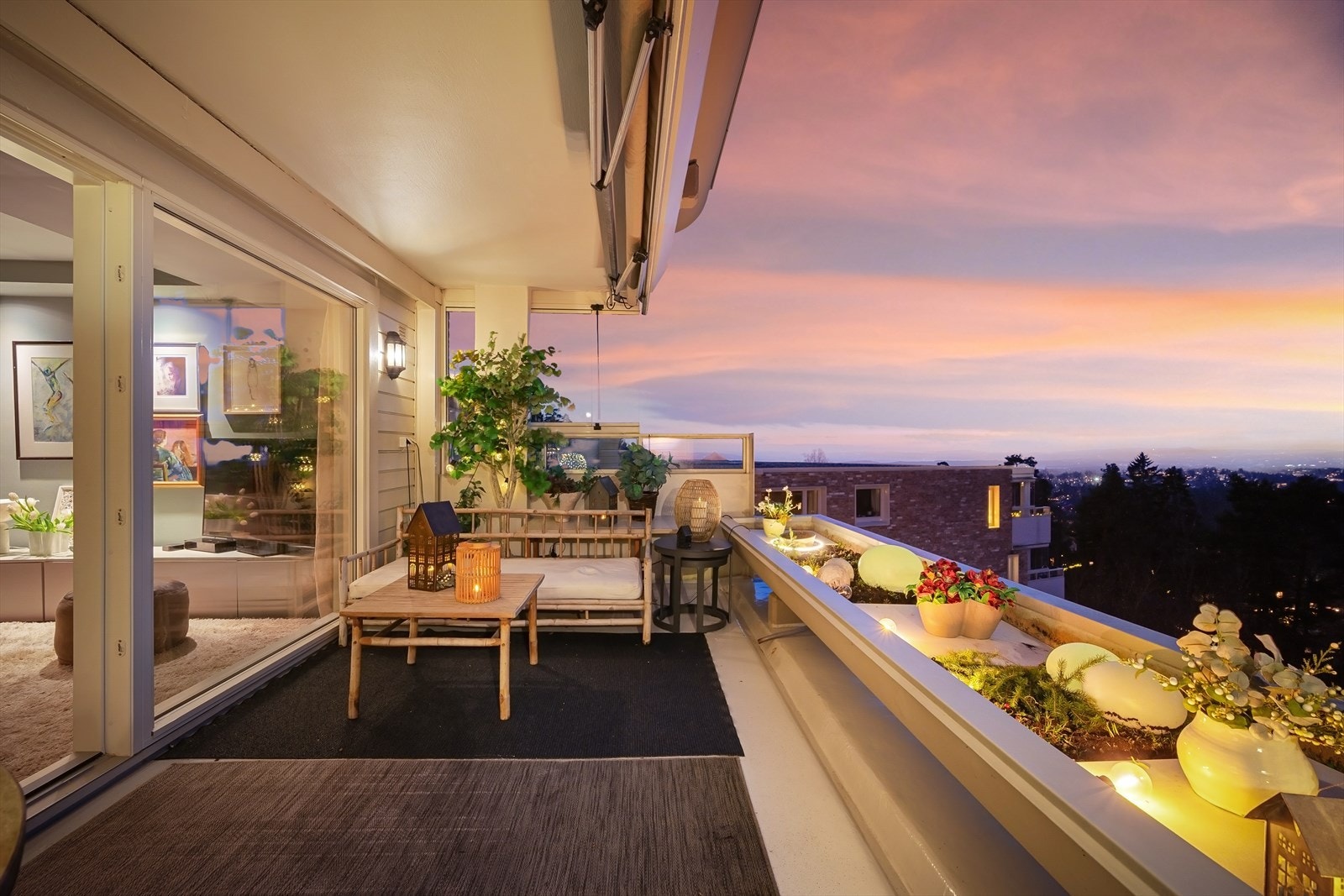 Fantastiske sol- og utsiktsforhold på vestvendt terrasse Galleribilde