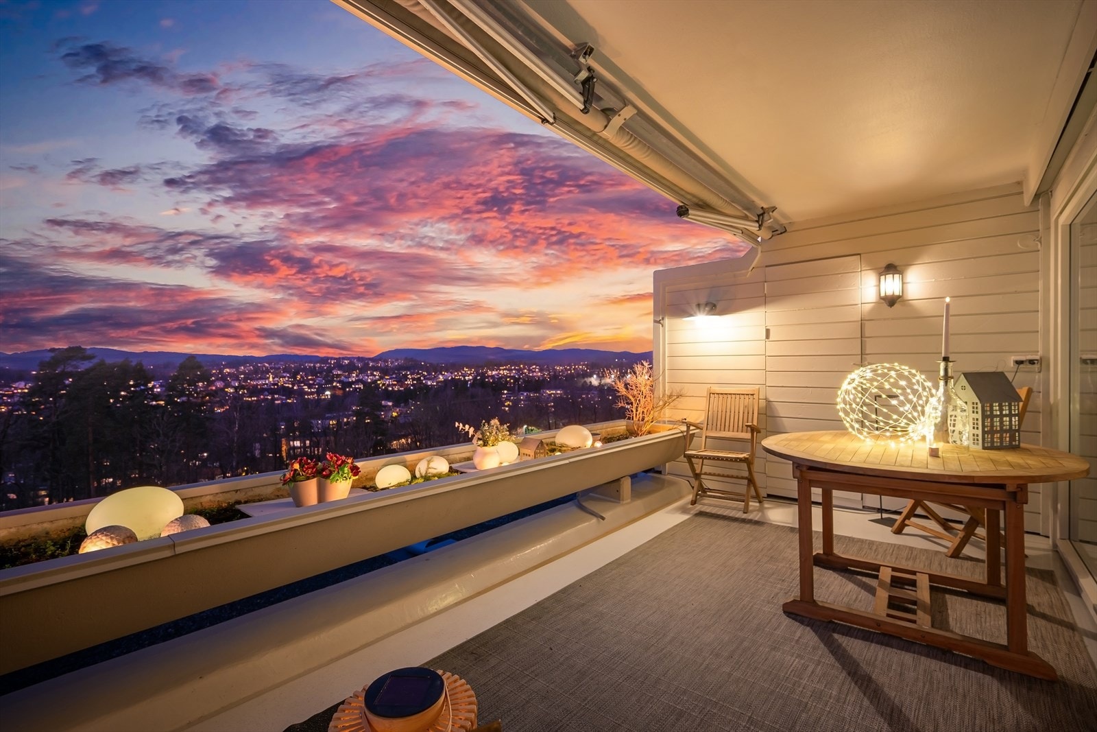 Fantastiske sol- og utsiktsforhold på vestvendt terrasse Galleribilde