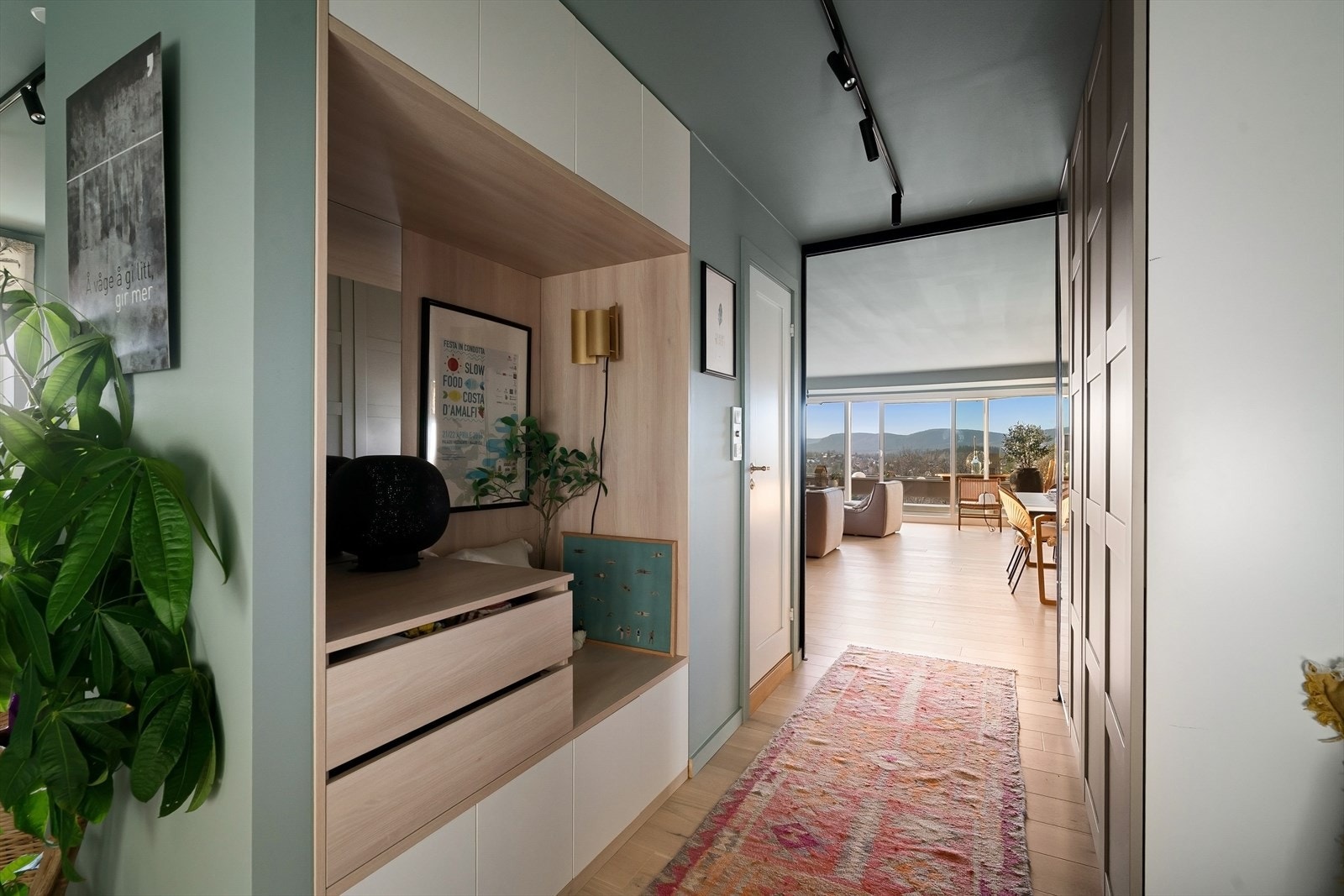 Entré med godt med oppbevaring Galleribilde