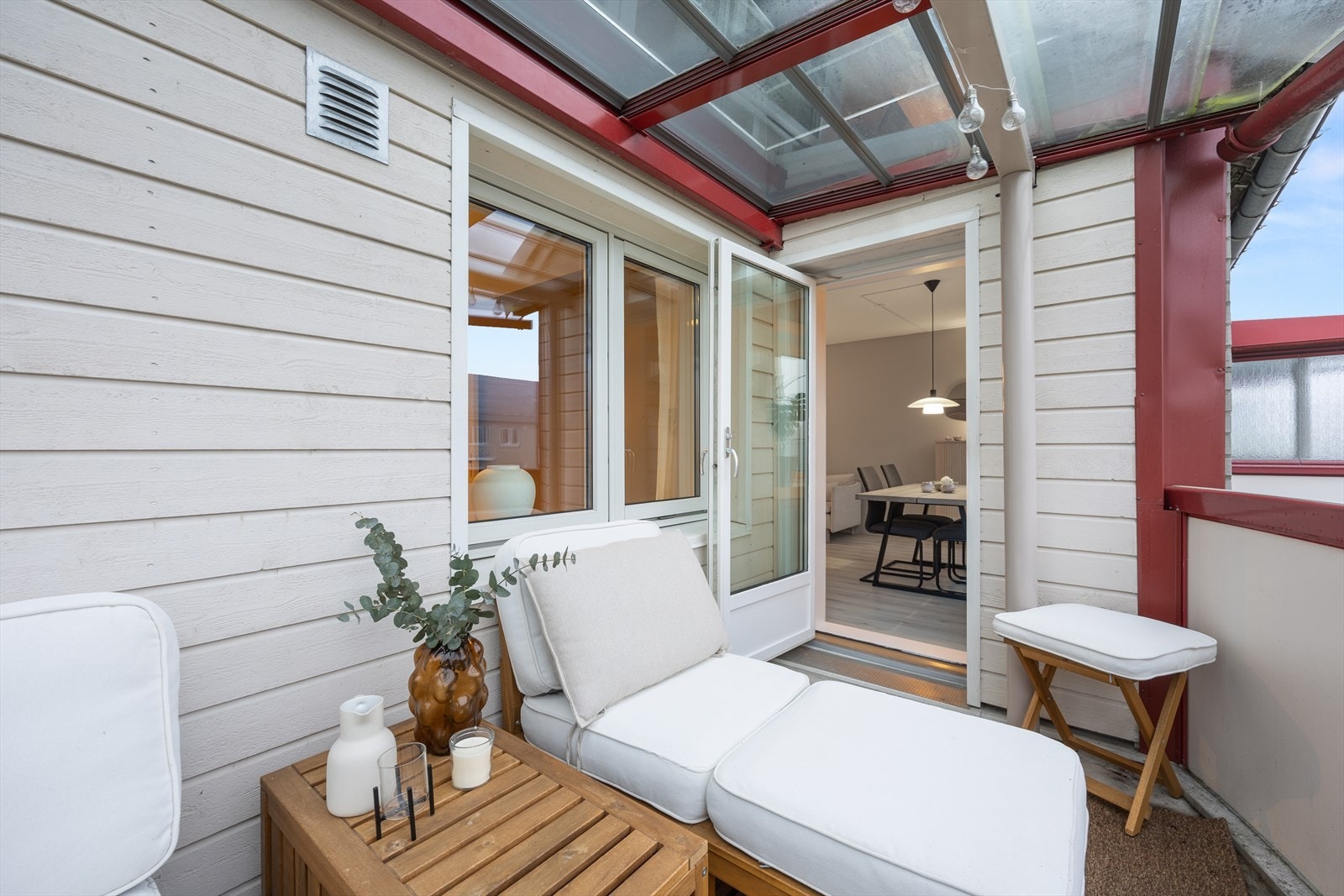 På balkongen er det plass til sittegruppe, grill og beplantning. Galleribilde