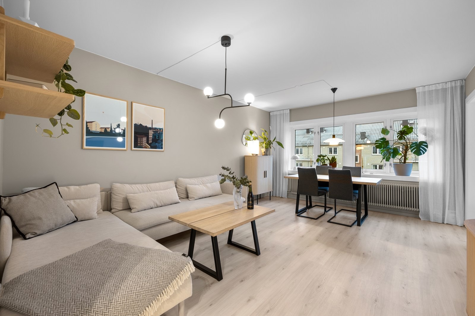 Velkommen til Rødbergveien 4C, en lys og attraktiv toppleilighet beliggende på populære Årvoll. Galleribilde