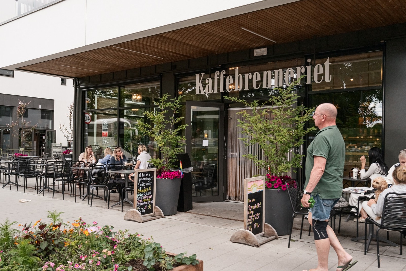 Bogstadveien/Hegdehaugsveien har et bredt utvalg butikker og serveringssteder. Galleribilde
