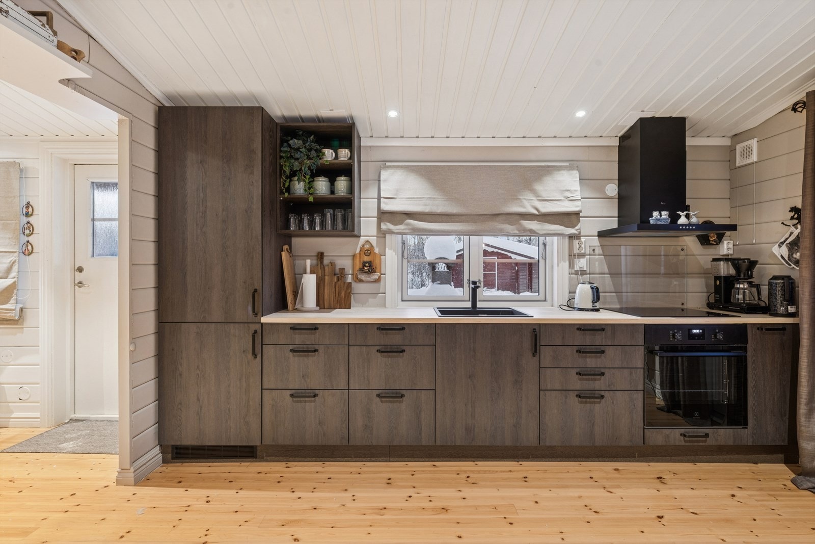 Kjøkkeninnredningen er fra 2025. Galleribilde