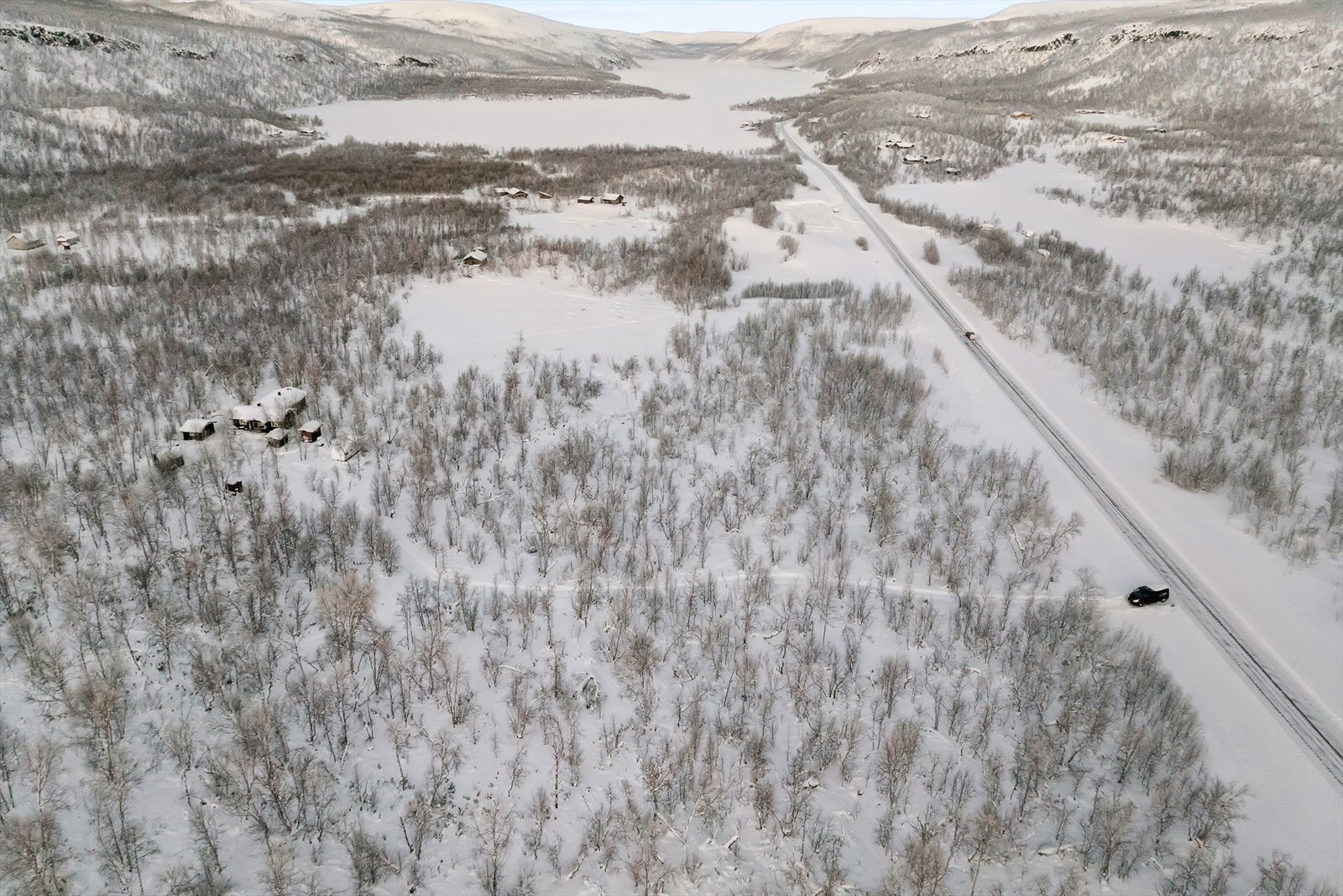 Området er ideelt for friluftsliv, fiske i vann, jakt, tur, hundespann, skiturer, isfiske, snøscooter, og nordlys om vinteren. Galleribilde