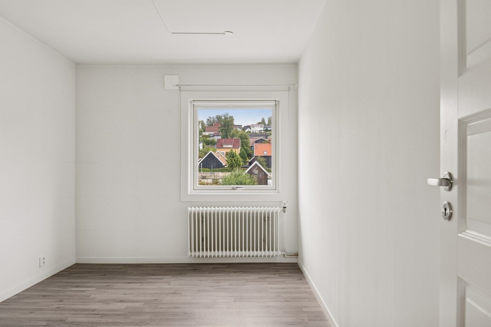 Det andre soverommet er også av god størrelse, med plass til både seng og oppbevaring. Galleribilde