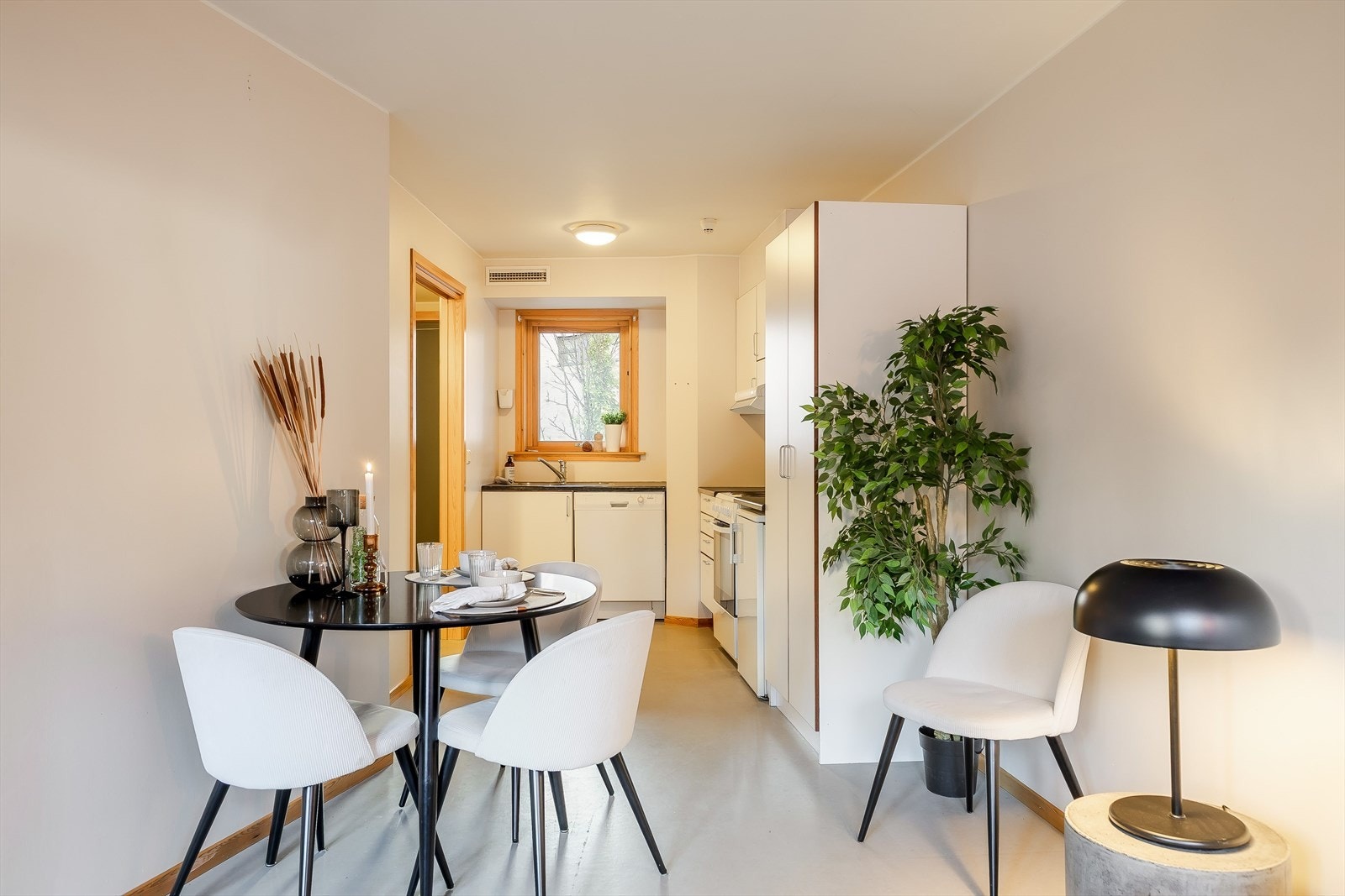 Mot kjøkken fra stue Galleribilde