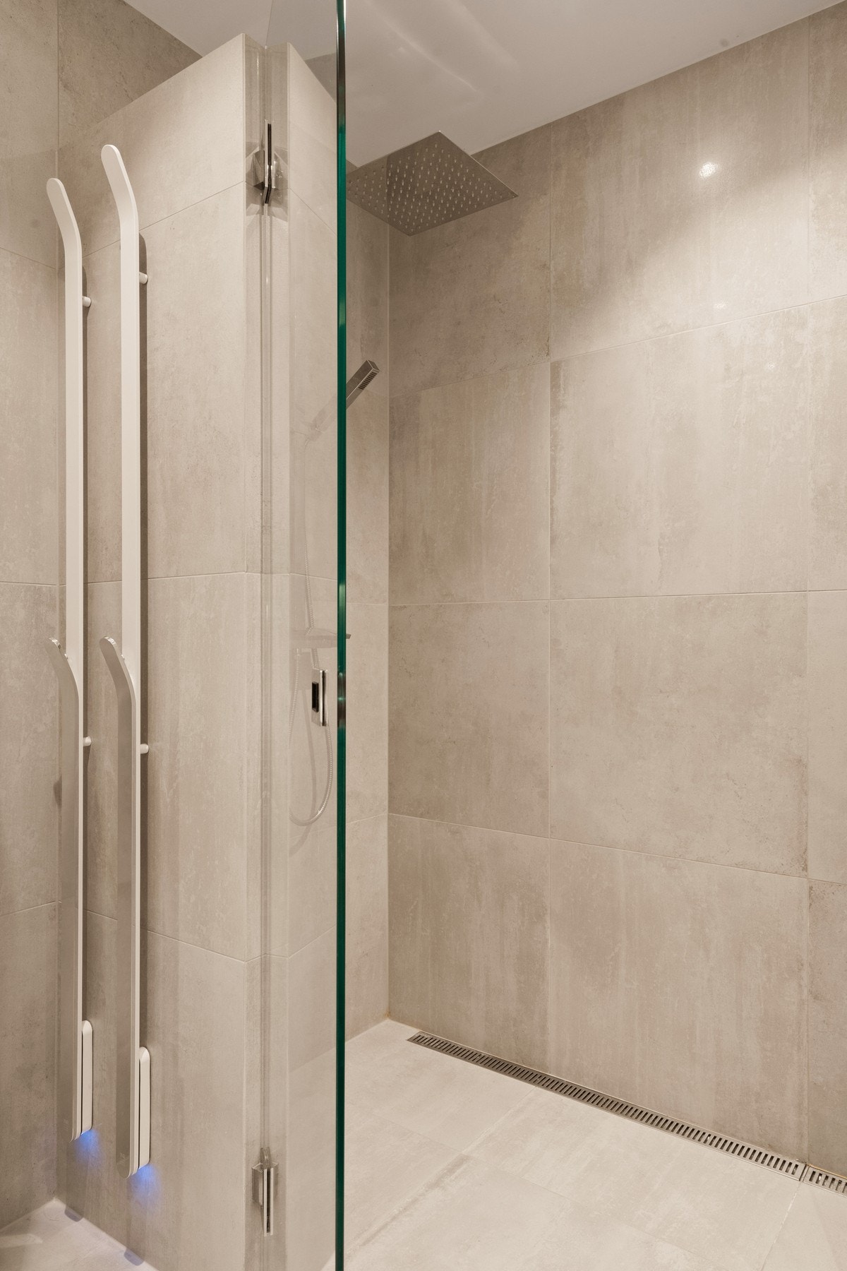 Stor og romslig dusjhjørne Galleribilde