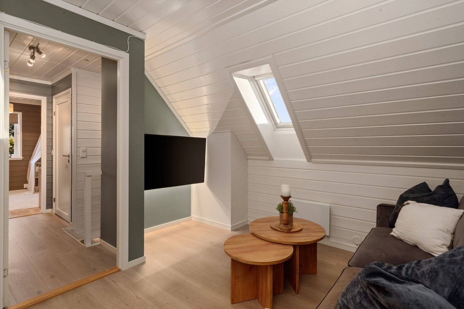 i boligens andre etasje finner du en loftsstue og 2 gode soverom Galleribilde