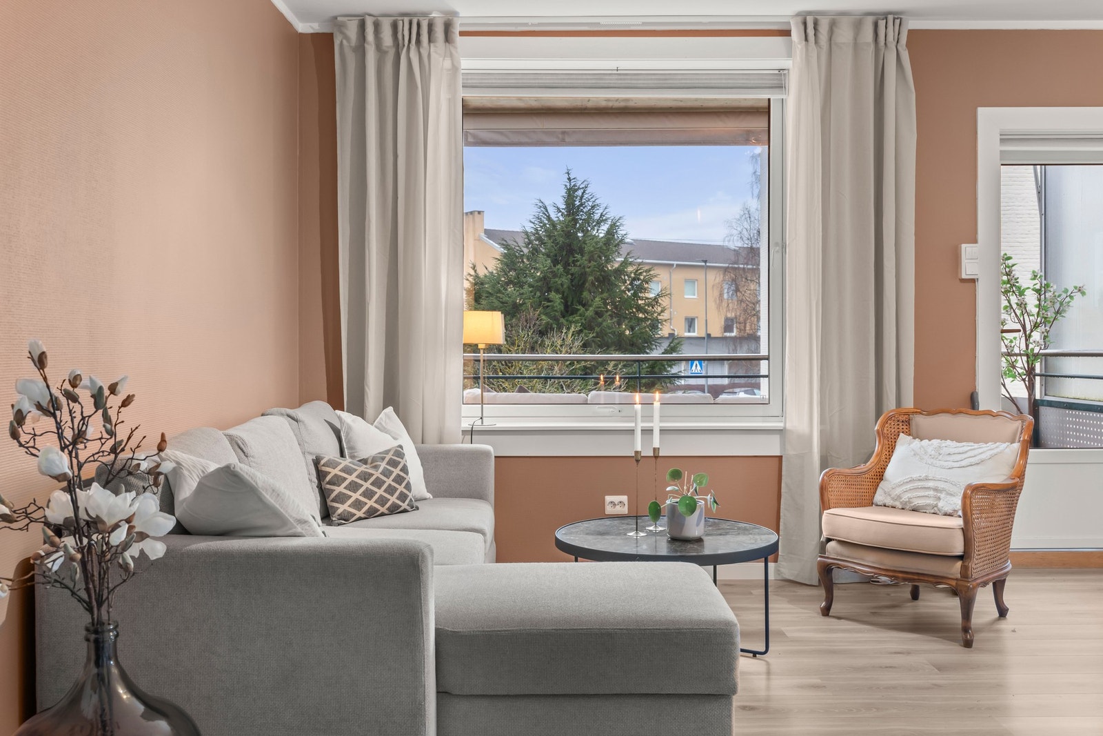 Vinduer og balkongdør med 2-lags energiglass fra 2013. Galleribilde