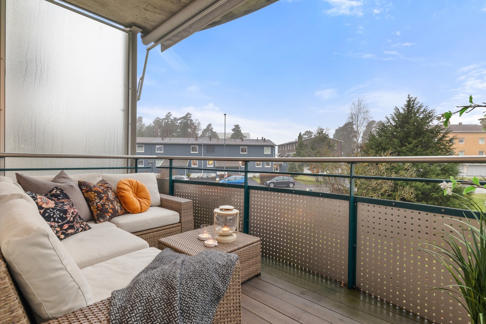 Stor, solrik balkong med gode innredningsmuligheter. Galleribilde