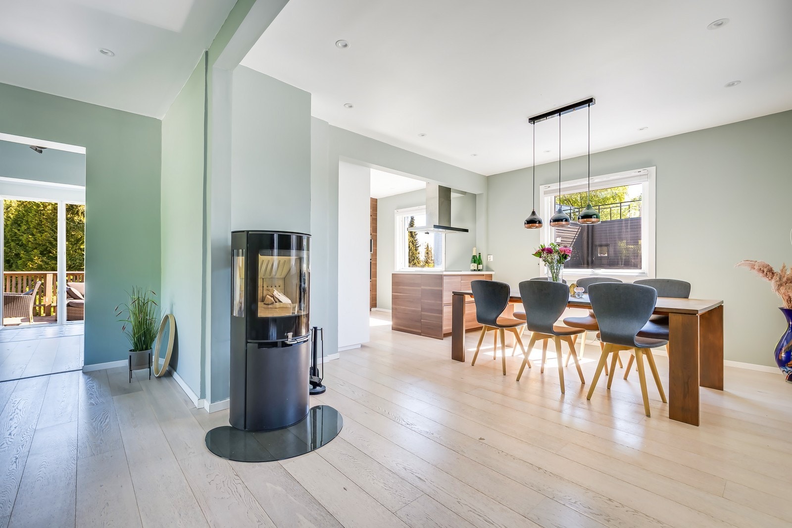 Velkommen til Grorudveien 12 A – en frittliggende enebolig hvor både første og andre etasje leies ut Galleribilde