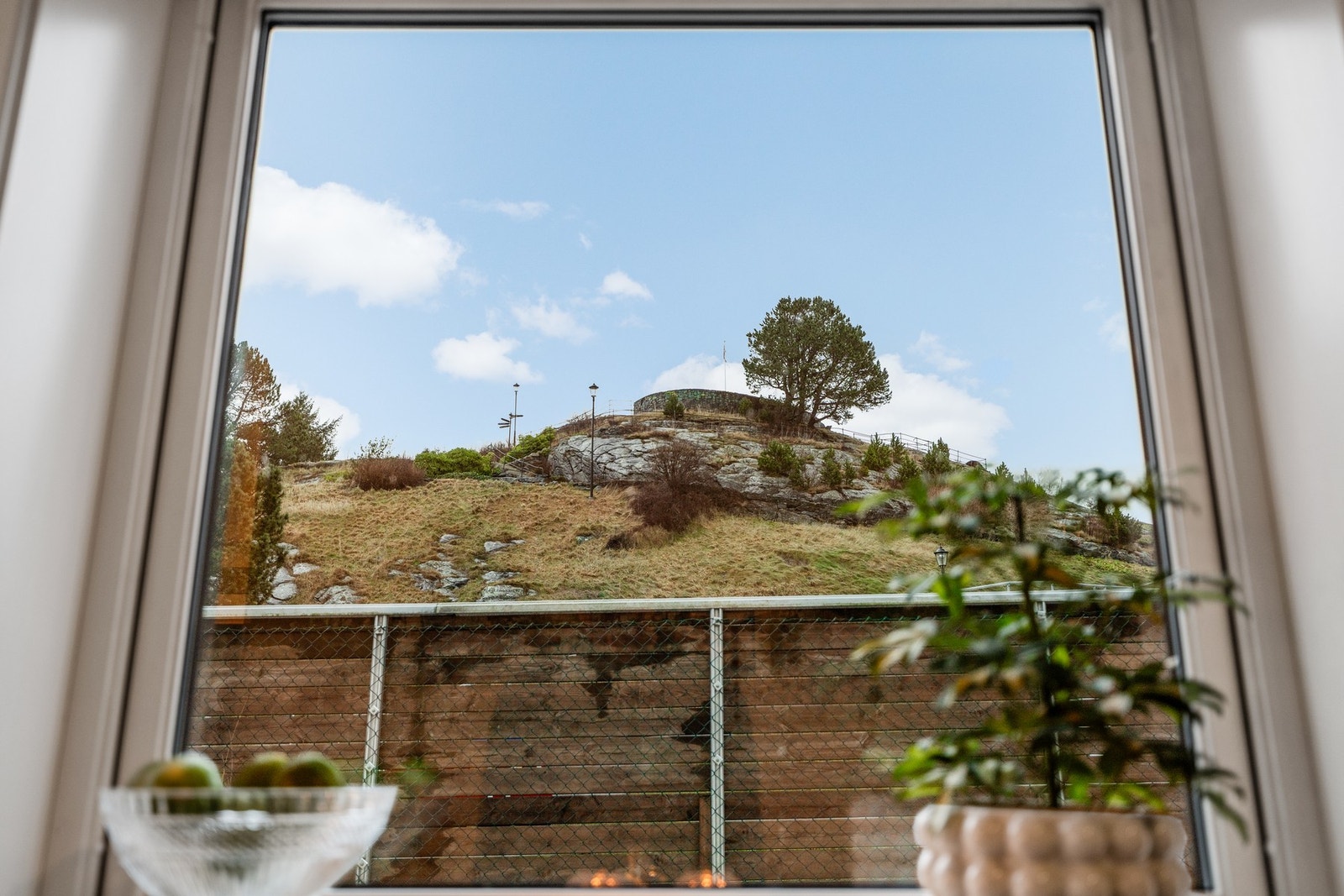 det samme er også de flotte tur- og rekreasjonsområdene ved Storhaugen. Her bor du sentralt, men likevel rolig og tilbaketrukket Galleribilde