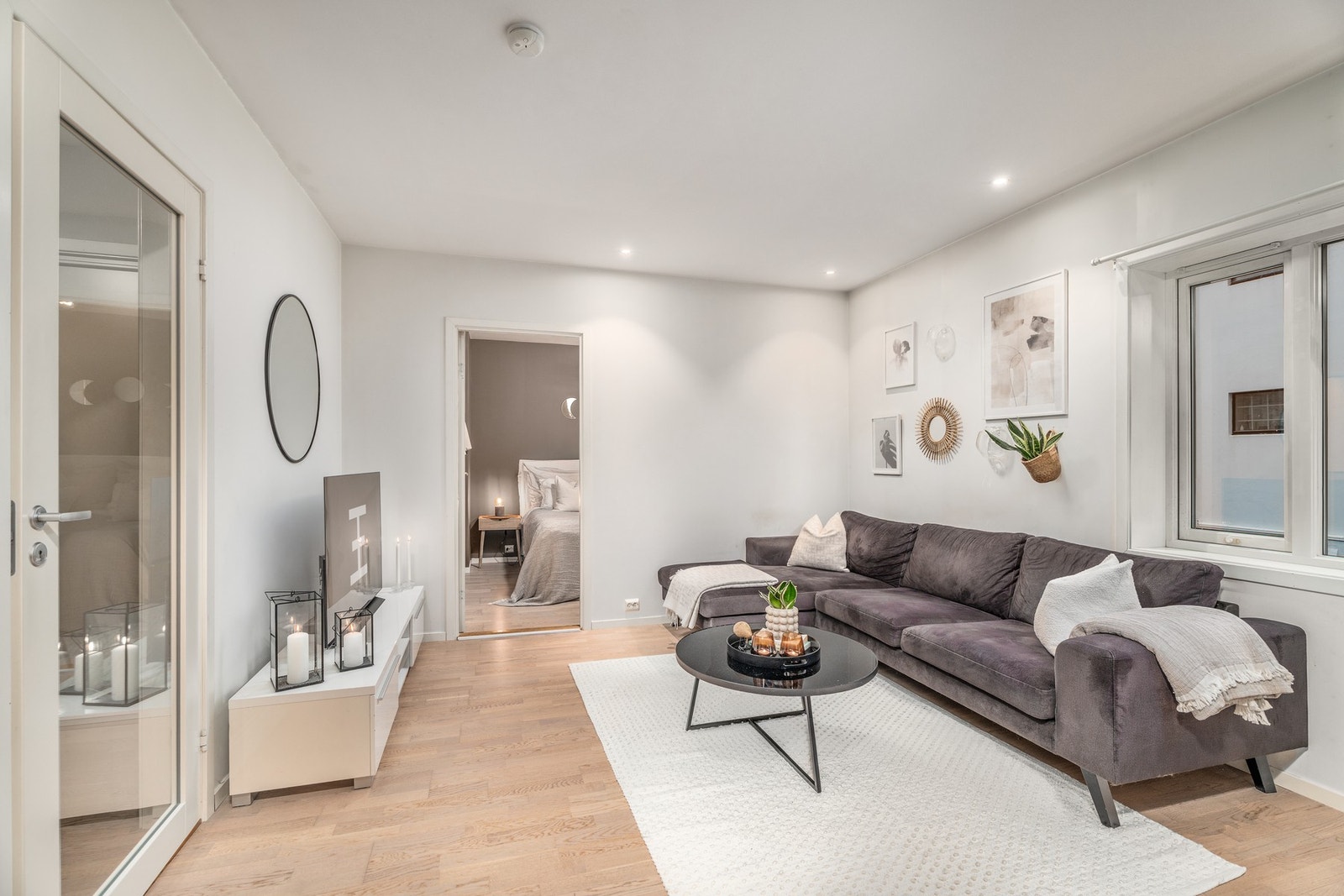 Fra stuen er det adkomst til soverommet Galleribilde