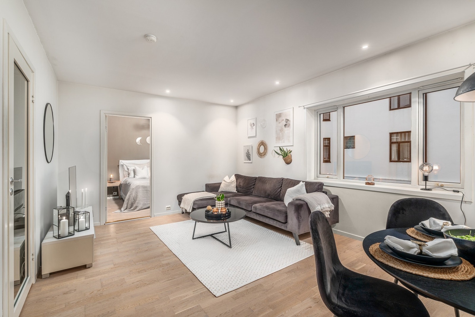 En lys og tidsriktig leilighet med gjennomgående høy standard Galleribilde